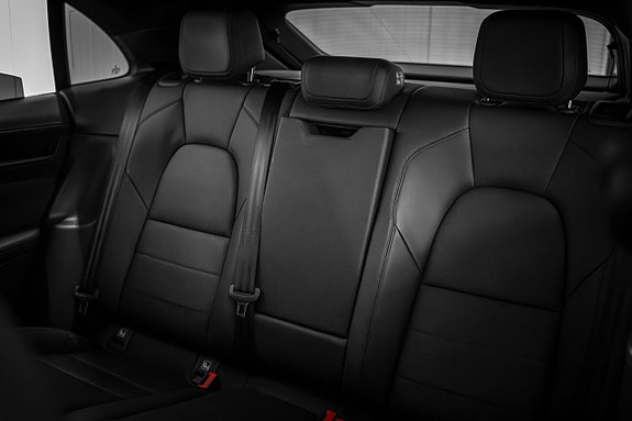 Porsche Macan 4 19 of 27