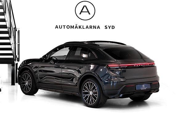 Porsche Macan 4 24 of 27