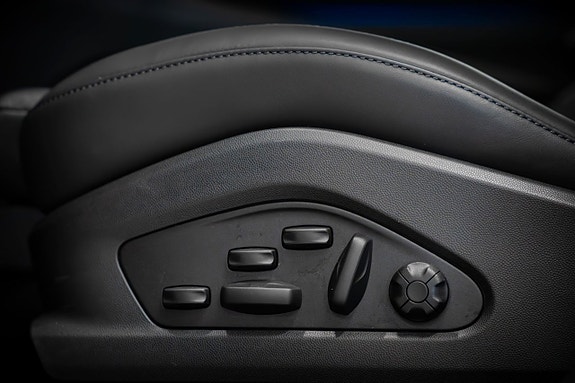 Porsche Macan 4 16 of 27