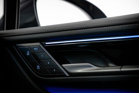 Porsche Macan 4 13 of 27