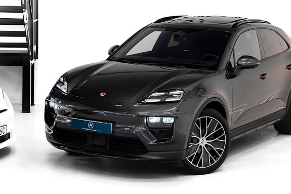 Porsche Macan 4 2 of 5
