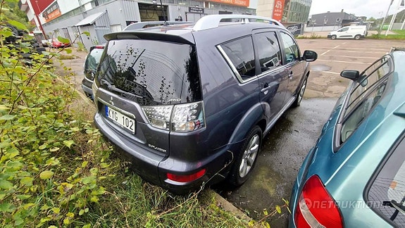 Mitsubishi Outlander 2 of 7
