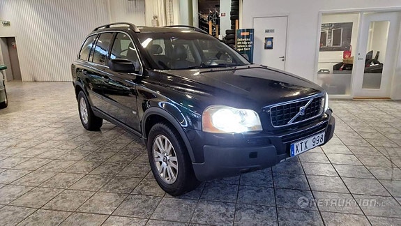 Volvo XC90 2 of 8