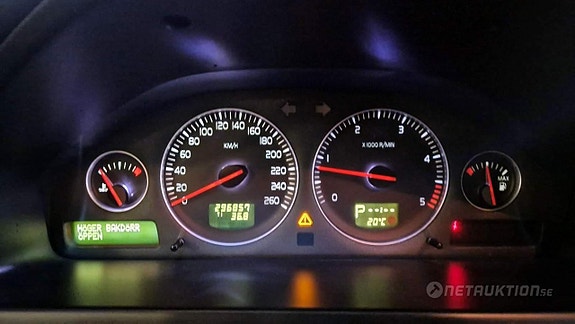 Volvo XC90 7 of 8