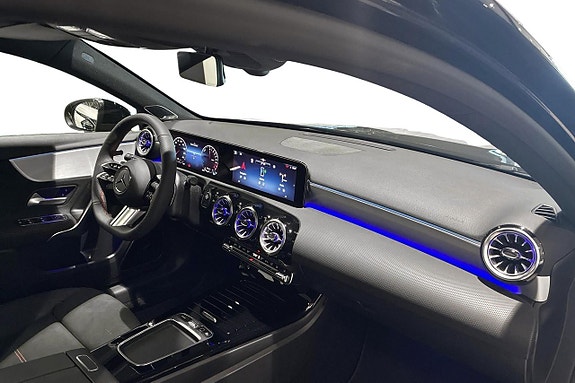 Mercedes-Benz A250 e 9 of 11