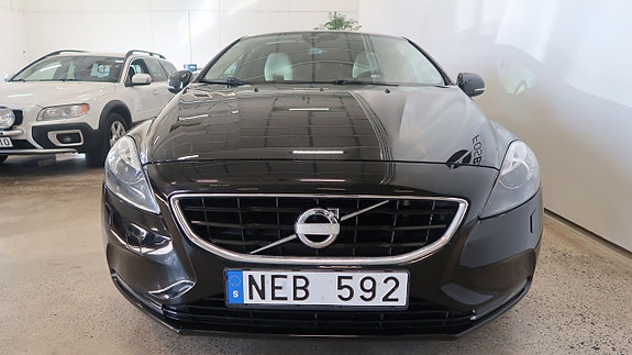 Volvo V40 8 of 16