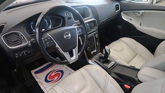 Volvo V40 9 of 16