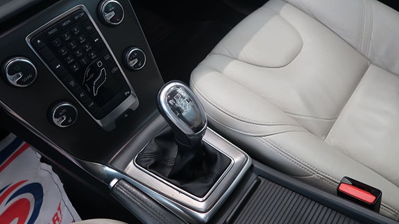 Volvo V40 12 of 16