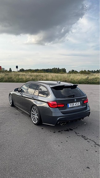 BMW 330i 2 of 5