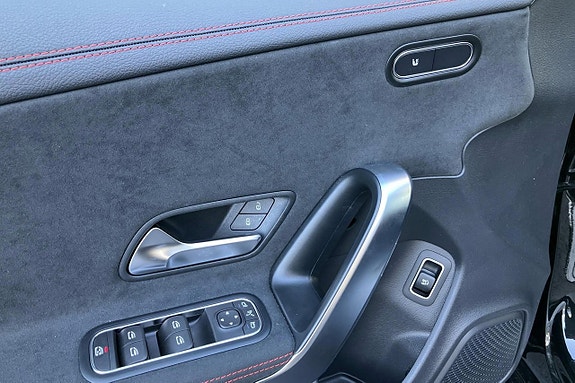 Mercedes-Benz CLA200 13 of 19