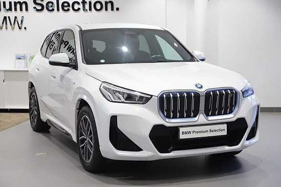 BMW iX1 6 of 11