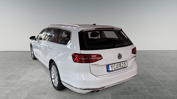 Volkswagen Passat 7 of 17
