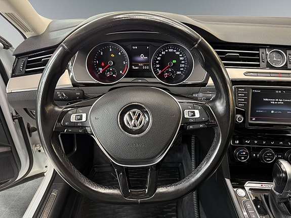 Volkswagen Passat 11 of 17