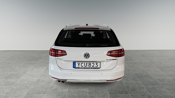 Volkswagen Passat 6 of 17