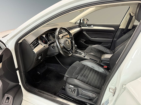 Volkswagen Passat 9 of 17