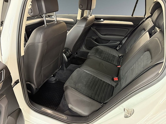 Volkswagen Passat 10 of 17