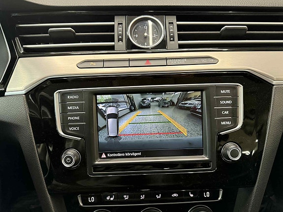 Volkswagen Passat 16 of 17