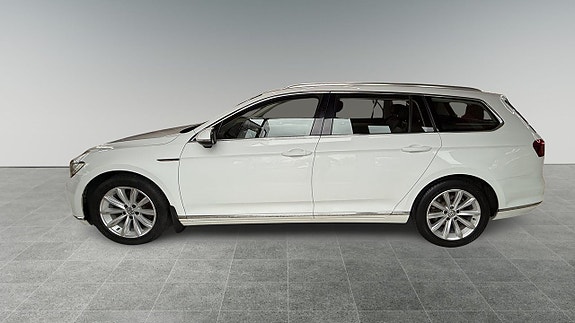 Volkswagen Passat 8 of 17