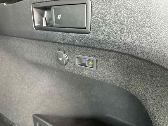 Volkswagen Passat 14 of 17