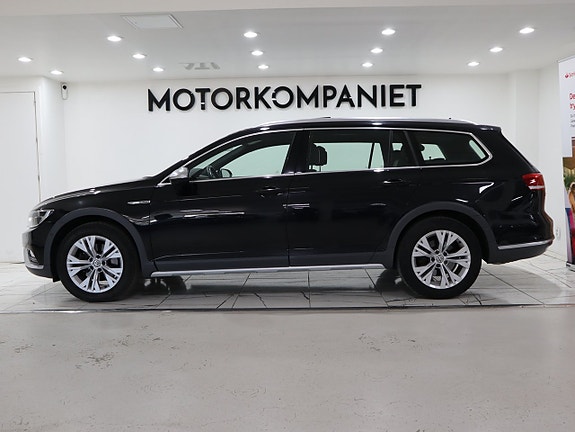Volkswagen Passat Alltrack 3 of 5