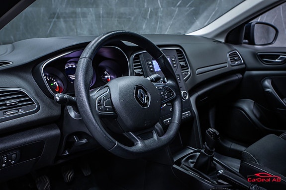 Renault Megane 12 of 24