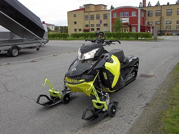 Lynx Boondocker 800 STD 3700 2017