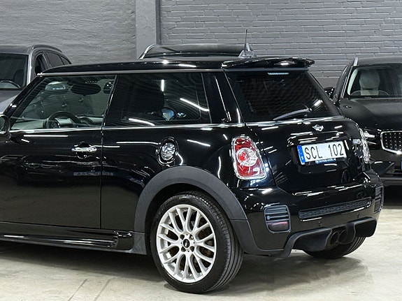MINI Cooper S 7 of 16