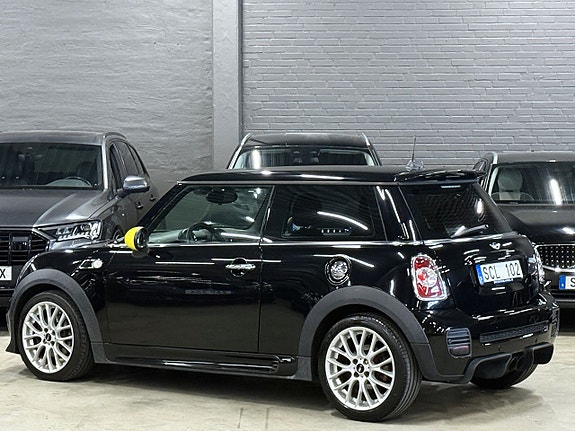 MINI Cooper S 4 of 5