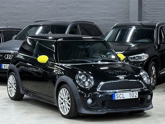 MINI Cooper S 2 of 5