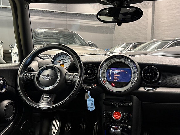 MINI Cooper S 10 of 16
