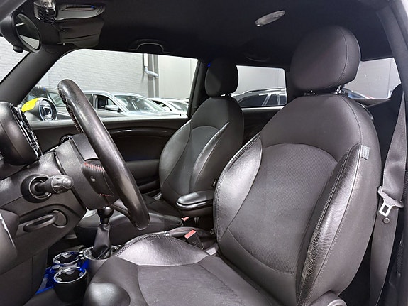 MINI Cooper S 6 of 16