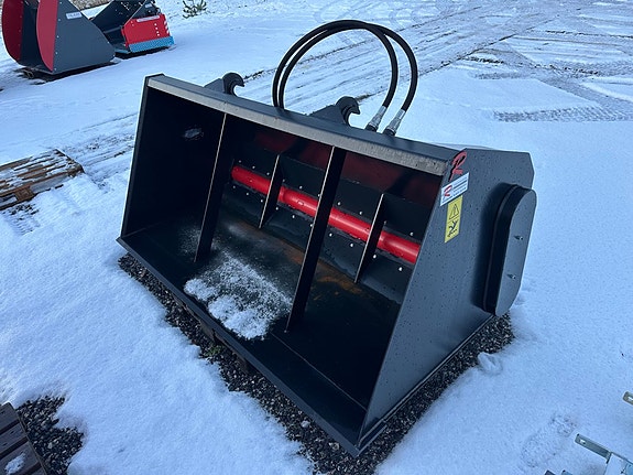 Redskaparna Sandspridarskopa 2,1 m3 i lager!