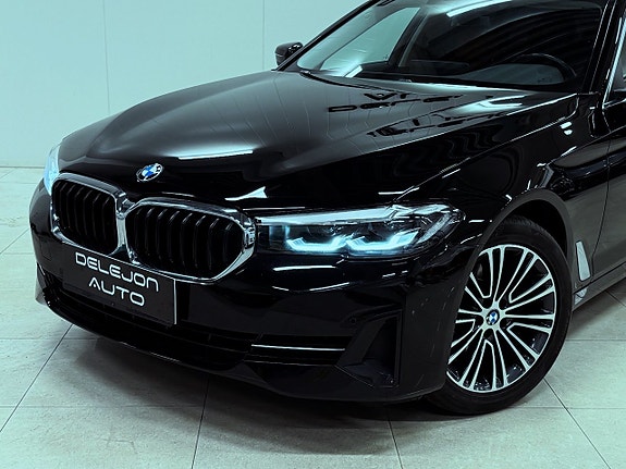 BMW 520 2 of 5