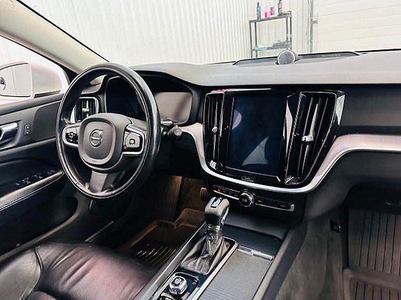 Volvo V60 11 of 25