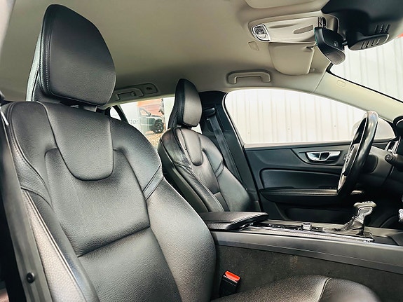 Volvo V60 8 of 25