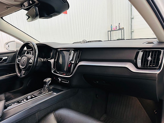 Volvo V60 10 of 25