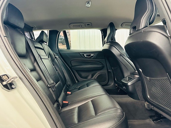 Volvo V60 13 of 25