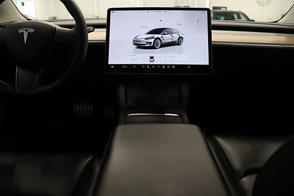 Tesla Model 3 16 of 25
