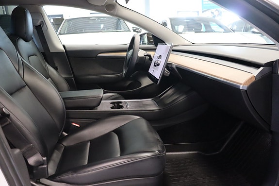 Tesla Model 3 11 of 25