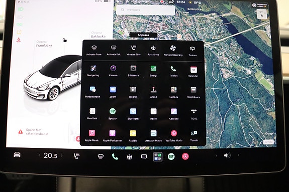 Tesla Model 3 19 of 25
