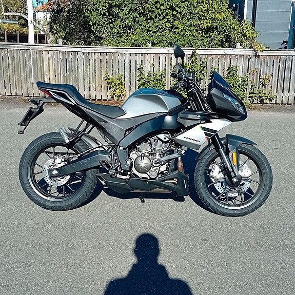Aprilia TUONO 125 -