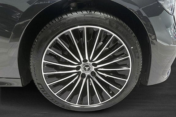 Mercedes-Benz E300 de 5 of 16