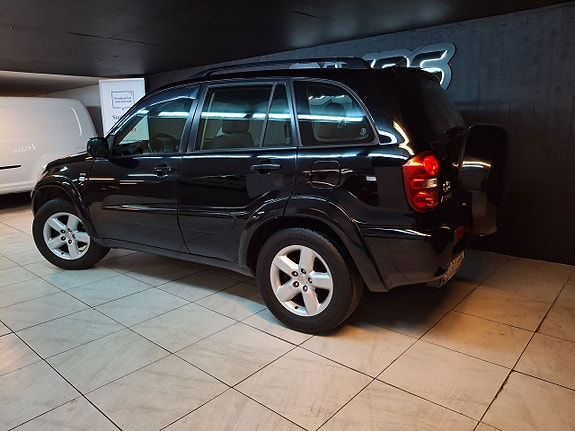 Toyota RAV4 5 of 5