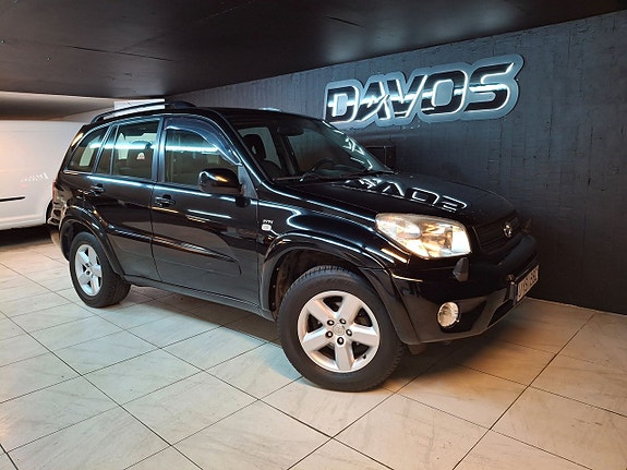 Toyota RAV4 2 of 5
