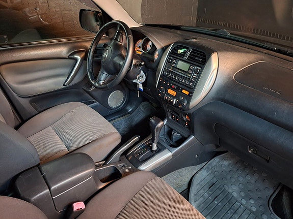 Toyota RAV4 3 of 5