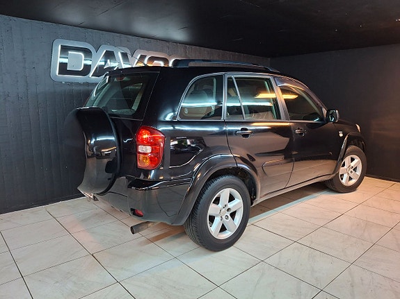Toyota RAV4 4 of 5