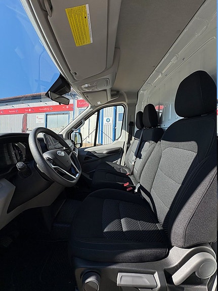 Maxus Deliver 9 7 of 11