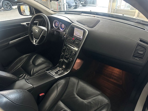 Volvo XC60 6 of 21