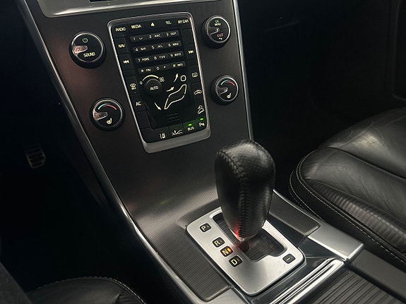 Volvo XC60 11 of 21