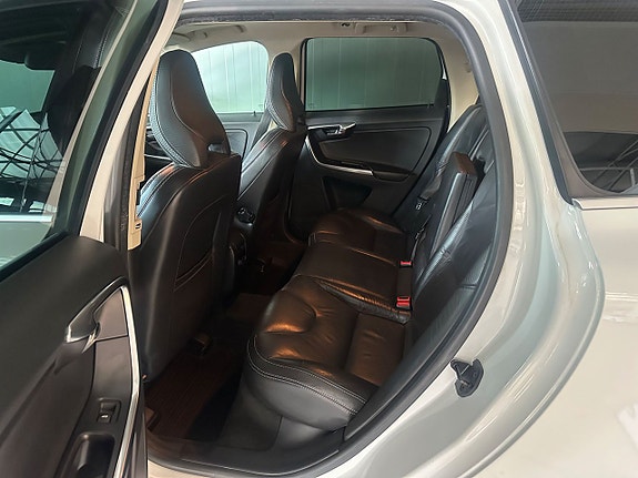 Volvo XC60 8 of 21